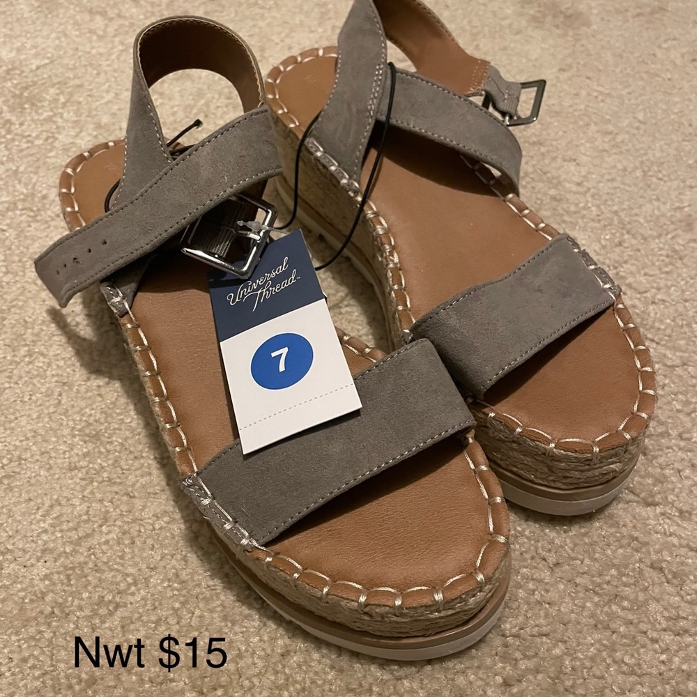 Size 7 nwt wedges